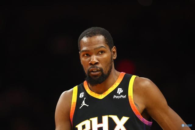 心球员在比 心球员在比