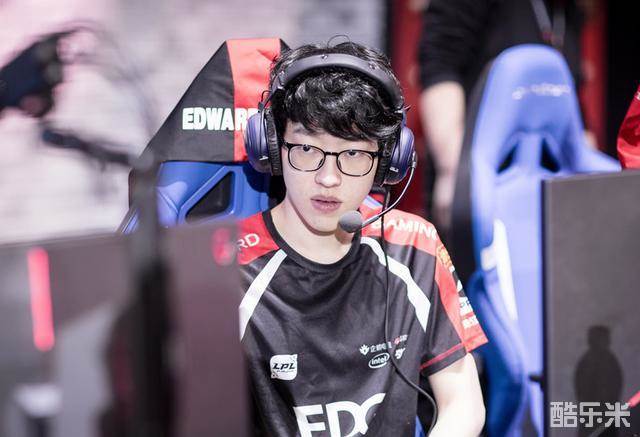 时刻欠缺一 时刻欠缺一