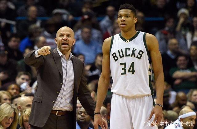 中场球员在 中场球员在